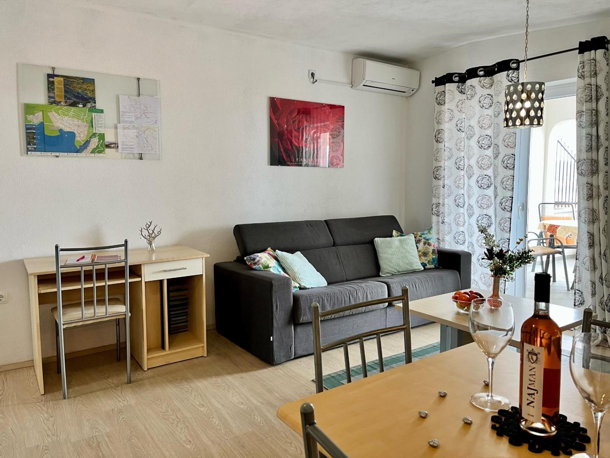 Apartments Stela Gornji Karin Quarto foto