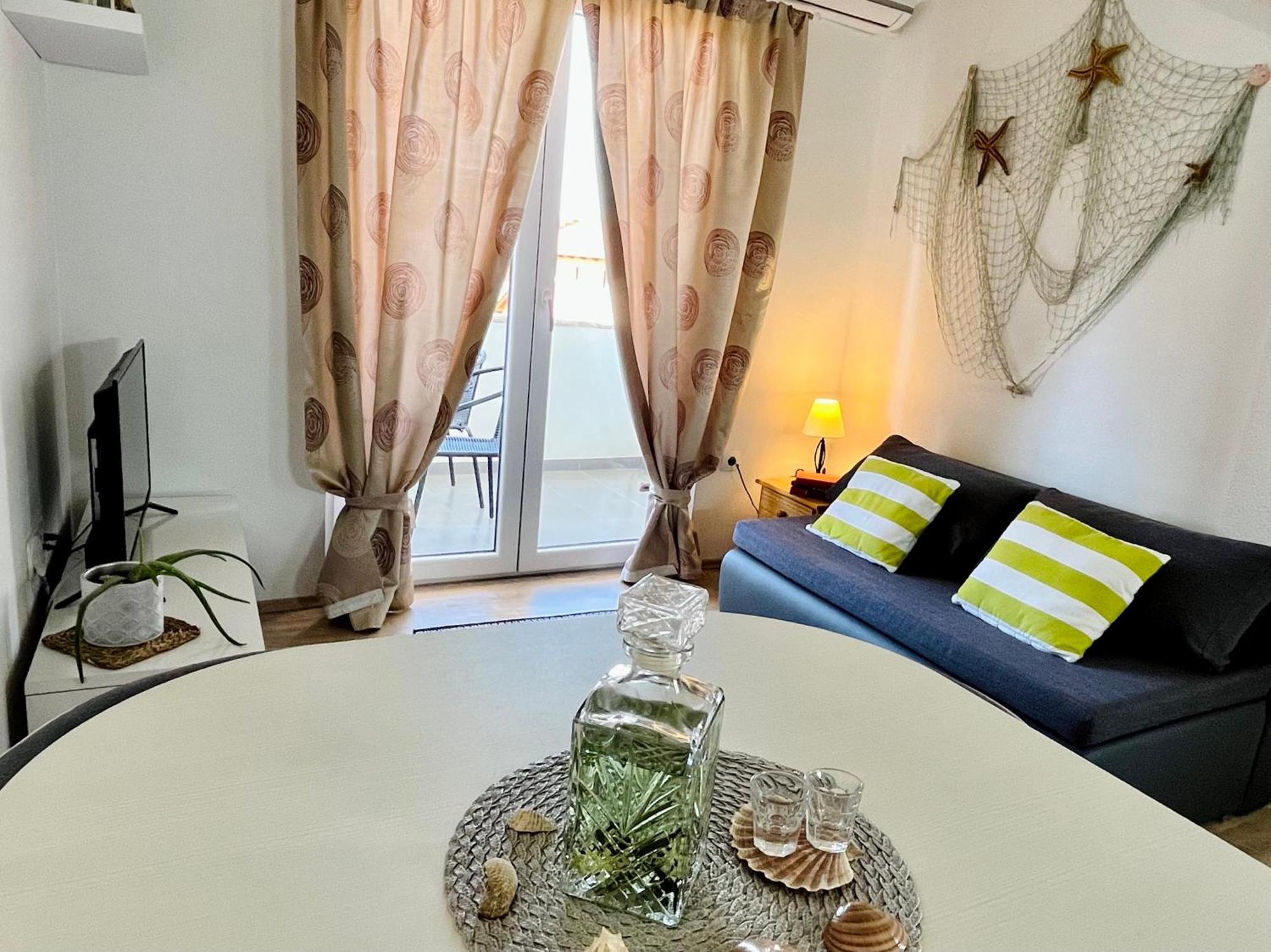 Apartments Stela Gornji Karin Quarto foto
